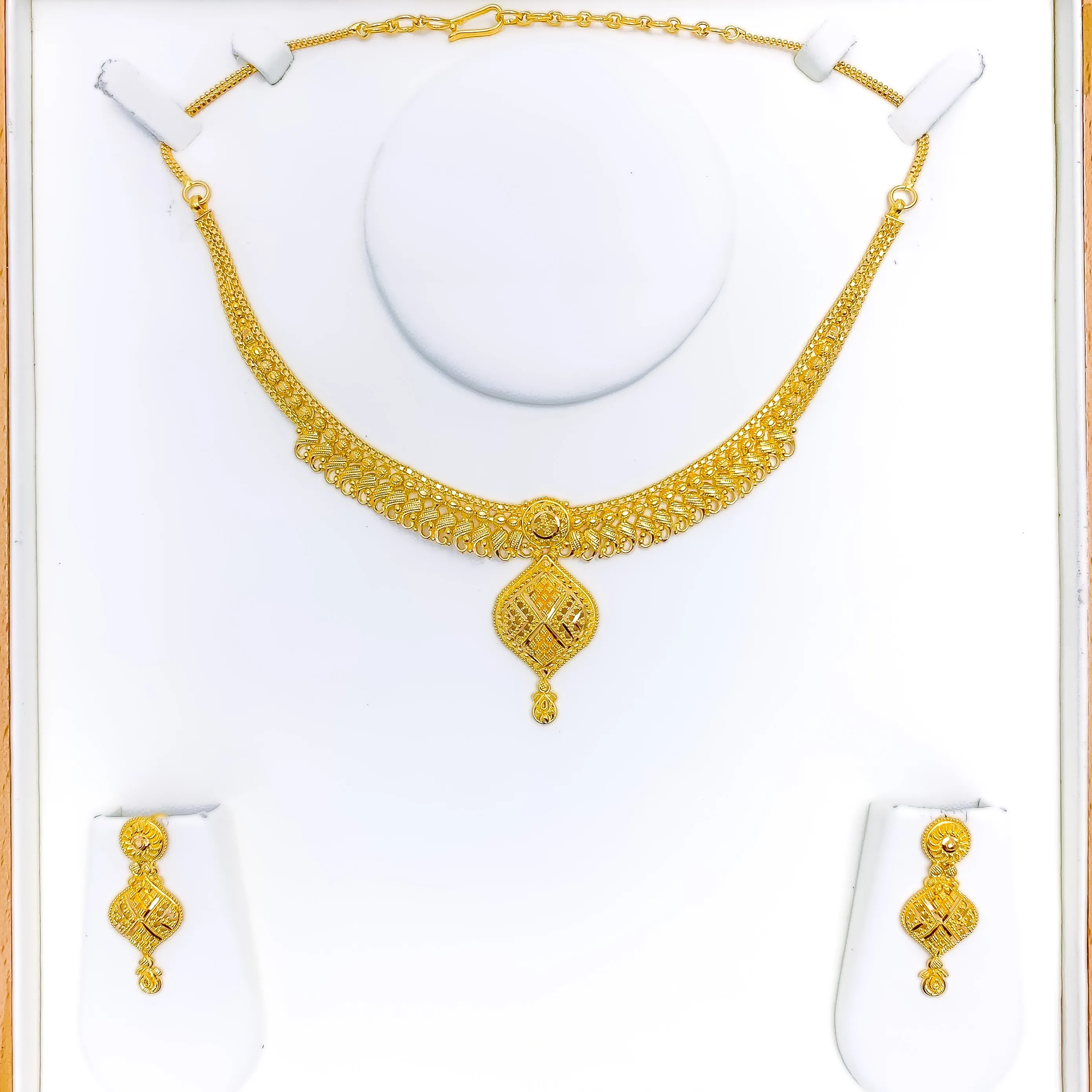 Attractive Paisley Necklace Set