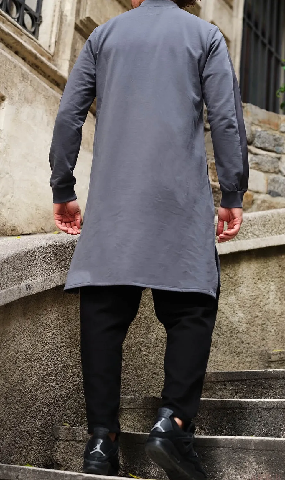 Muslim Men’s Short Jubba Kamisweat Subtil QL in Dark Grey and White